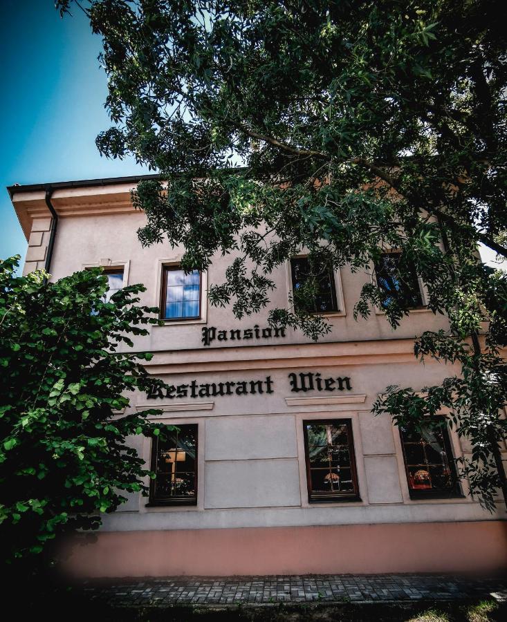Restaurant Pansion Wien Cierny Brod Buitenkant foto