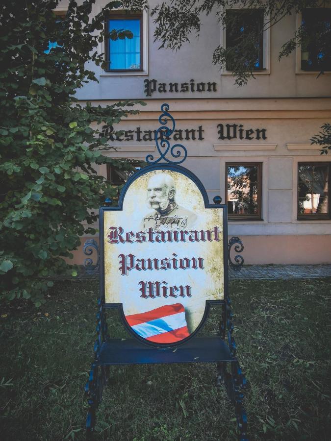 Restaurant Pansion Wien Cierny Brod Buitenkant foto
