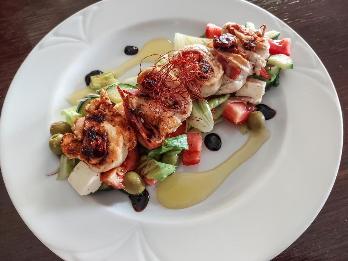 Restaurant Pansion Wien Cierny Brod Buitenkant foto