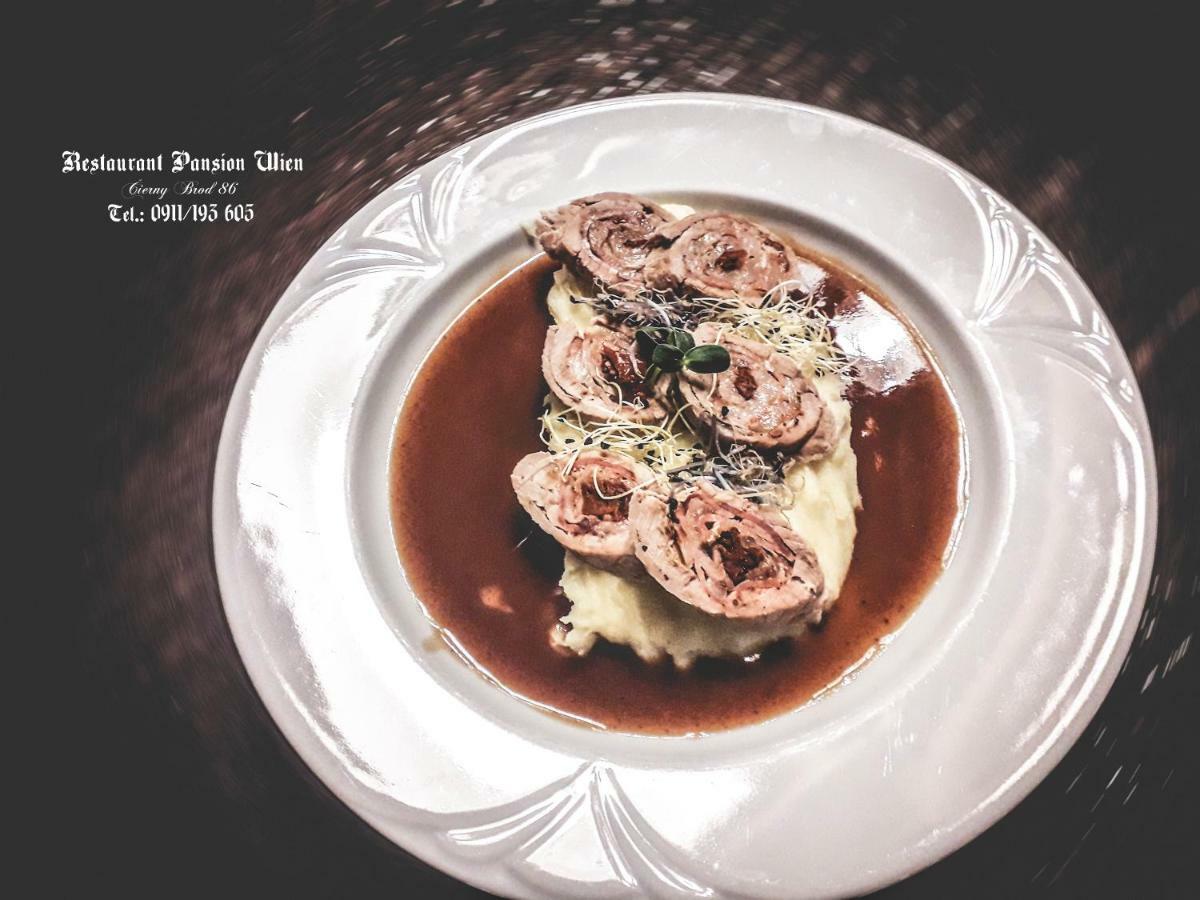 Restaurant Pansion Wien Cierny Brod Buitenkant foto