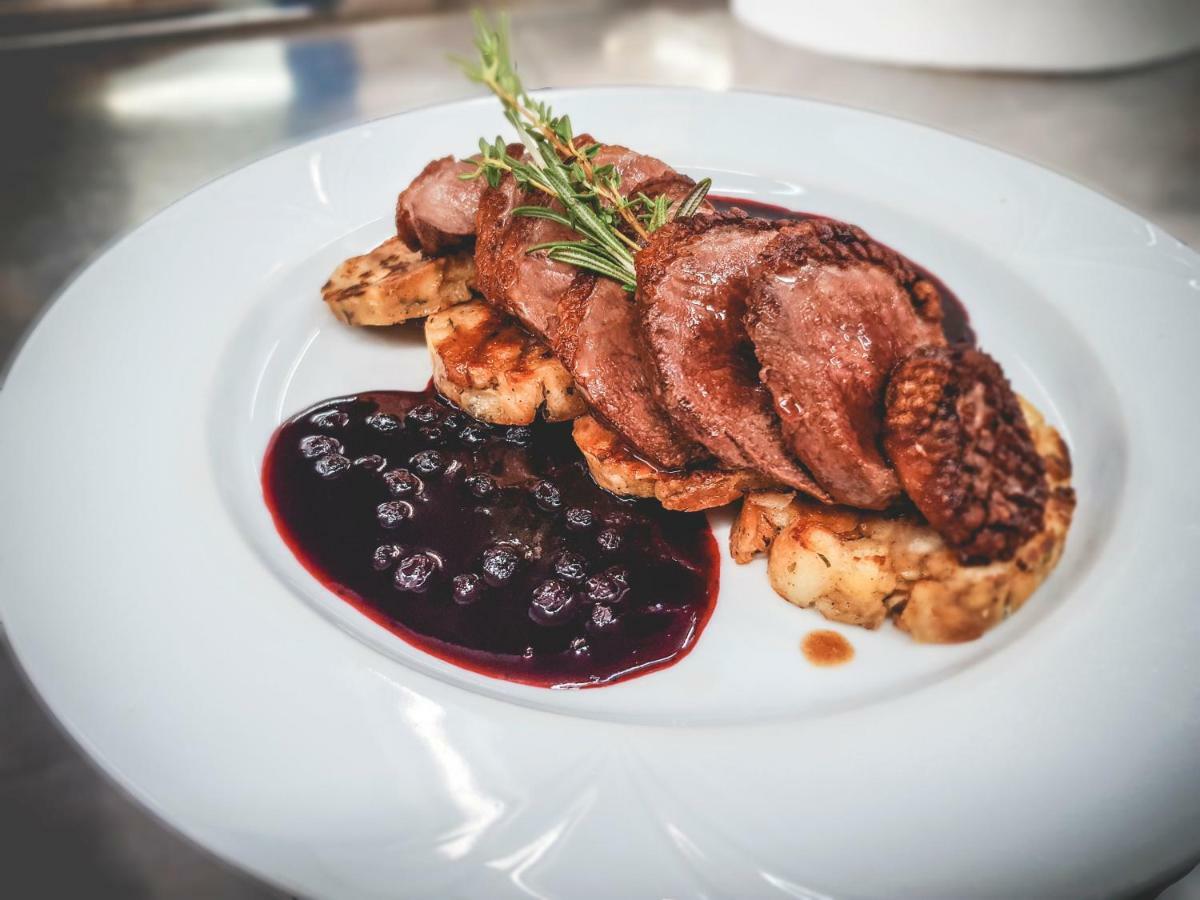 Restaurant Pansion Wien Cierny Brod Buitenkant foto
