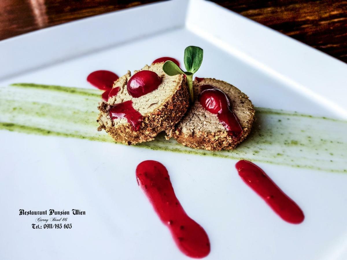 Restaurant Pansion Wien Cierny Brod Buitenkant foto