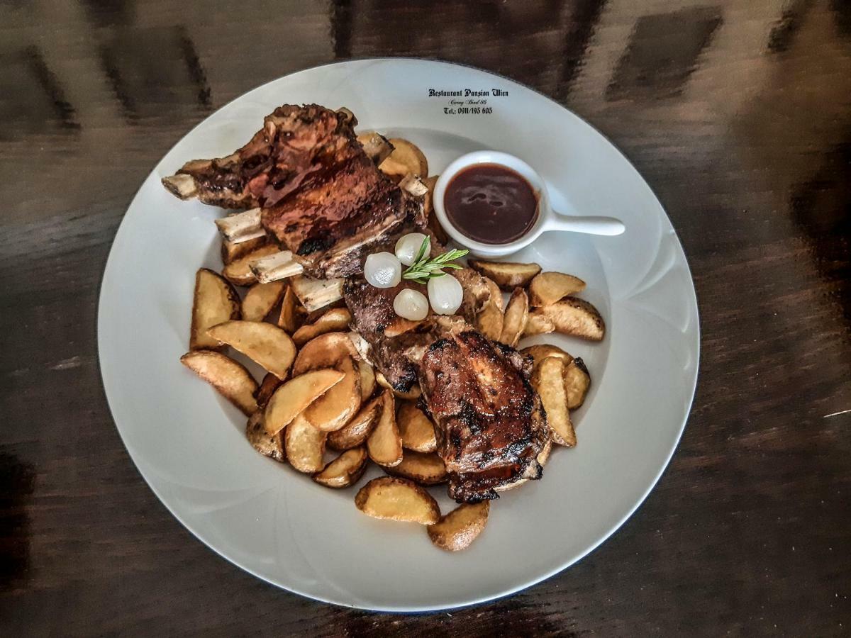 Restaurant Pansion Wien Cierny Brod Buitenkant foto