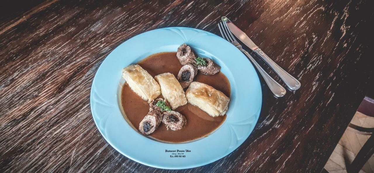 Restaurant Pansion Wien Cierny Brod Buitenkant foto